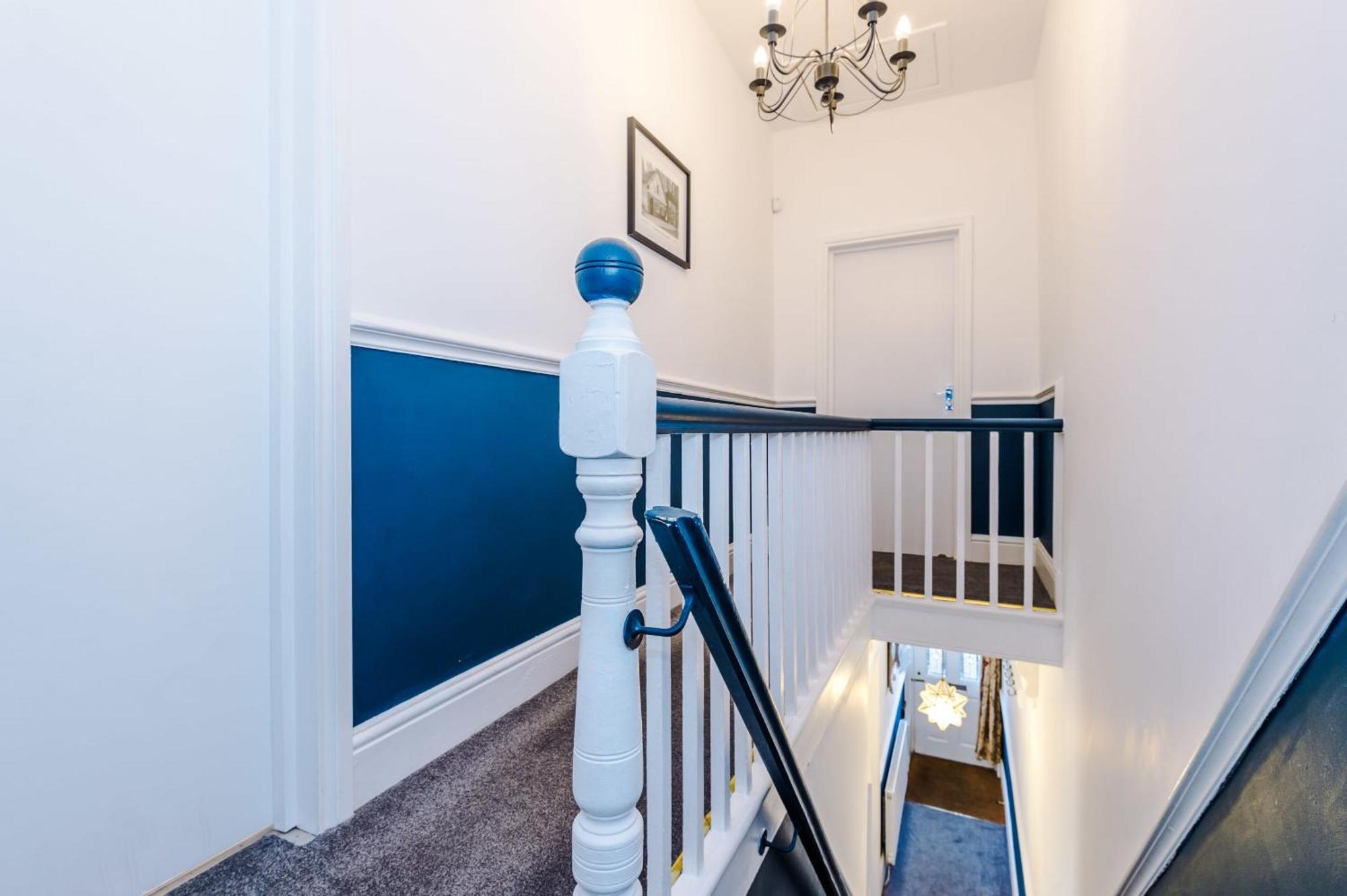 R&R At A Character Victorian Home Manchester Bagian luar foto