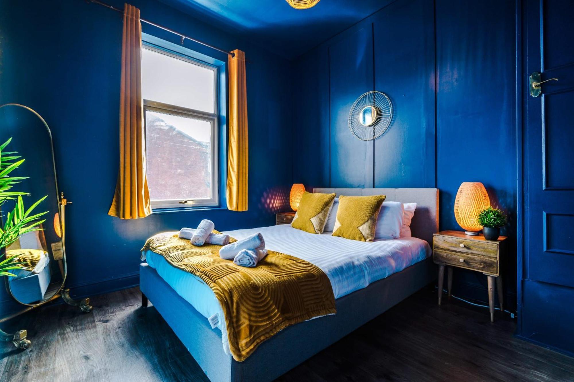 R&R At A Character Victorian Home Manchester Bagian luar foto