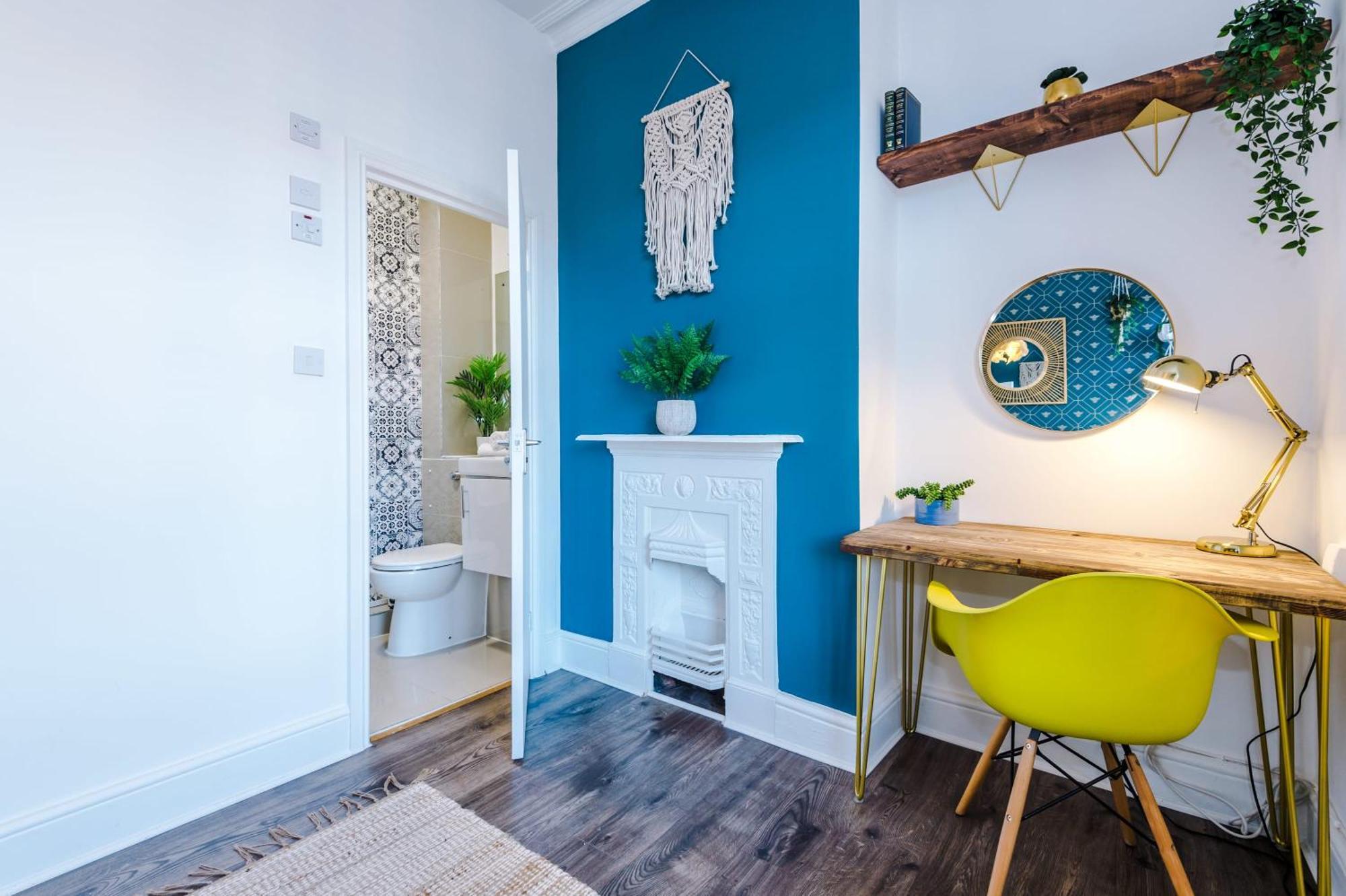 R&R At A Character Victorian Home Manchester Bagian luar foto