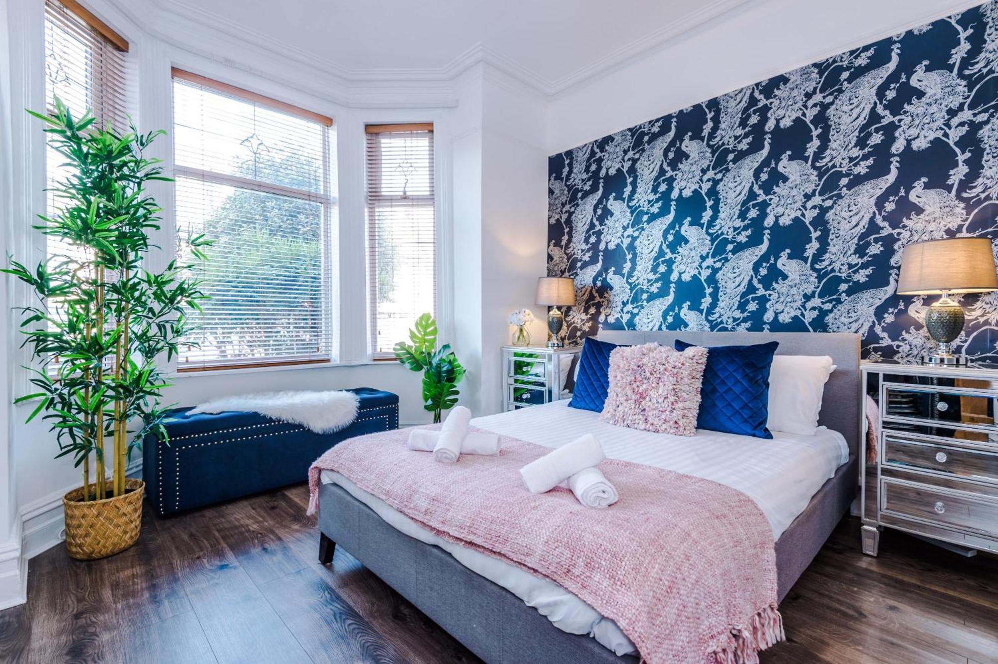 R&R At A Character Victorian Home Manchester Bagian luar foto